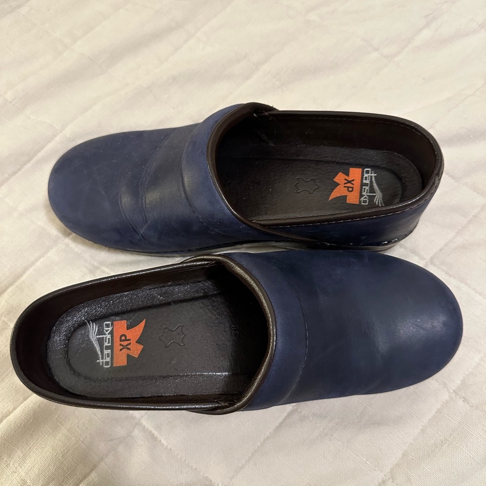 Dansko XP Women's distressed leather clogs in Navy